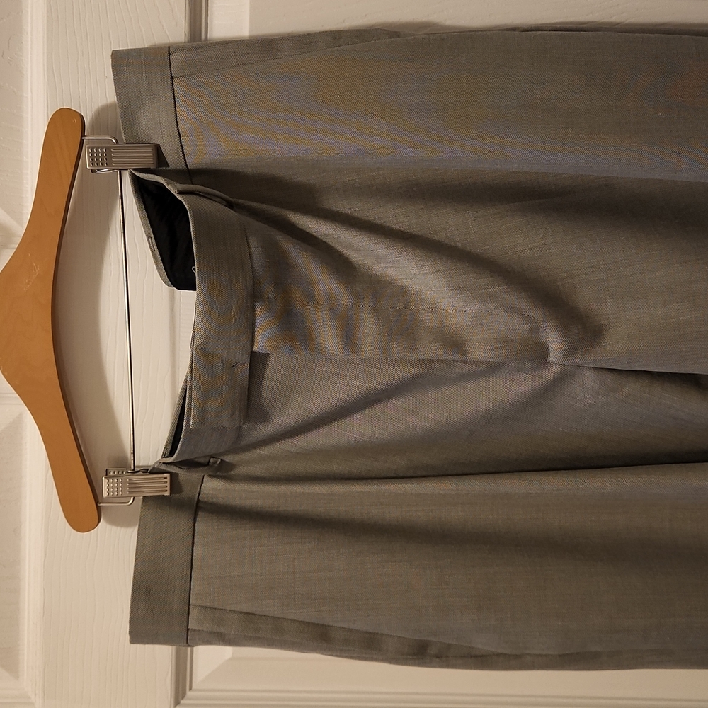 Perry Ellis, 42x30, Pleated, GUC